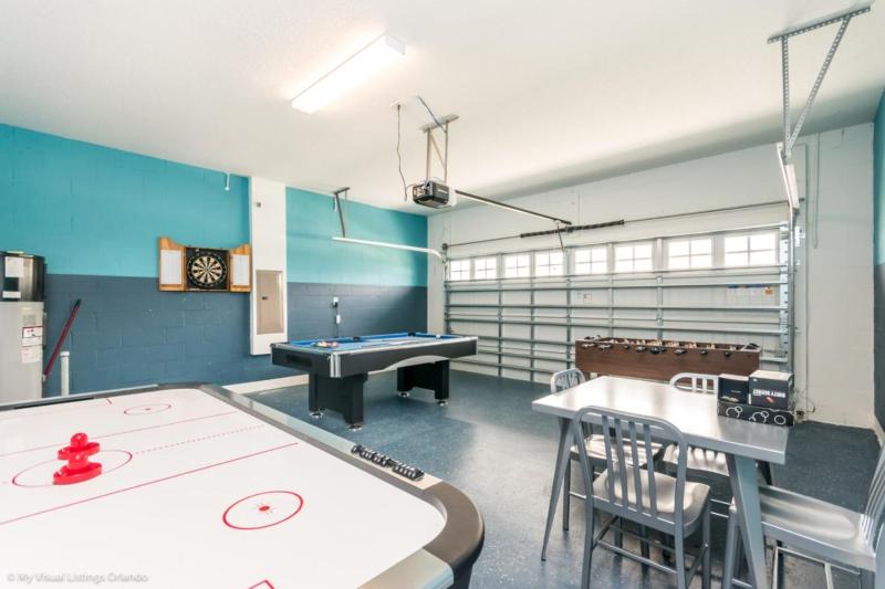 Ultimate Family Getaway Sleeps 26 Heated Pool & Entertainment - image 4