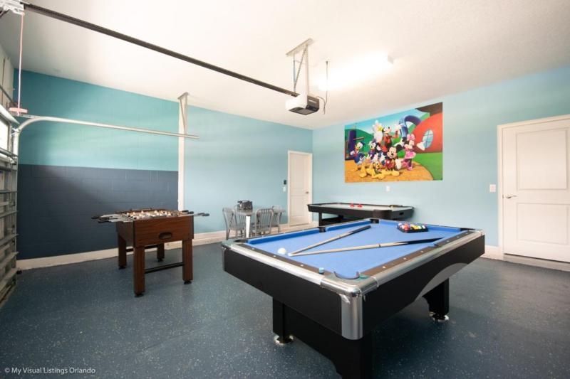 Ultimate Family Getaway Sleeps 26 Heated Pool & Entertainment - image 3