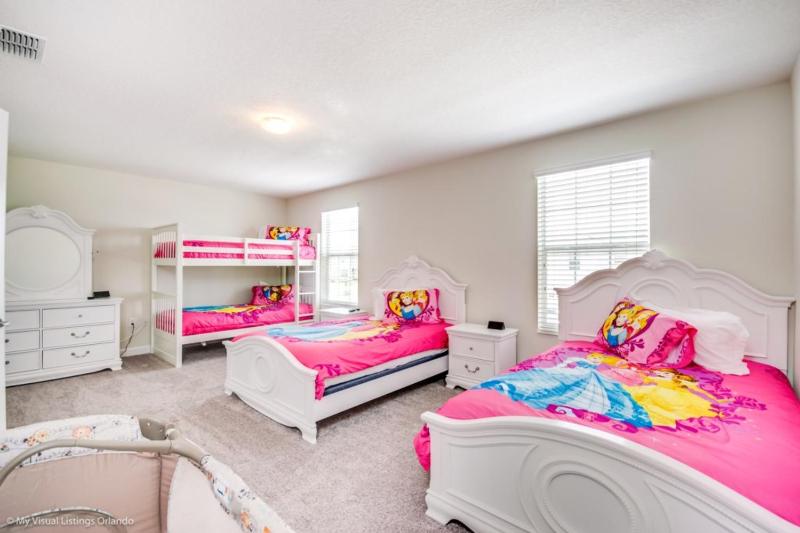 Ultimate Family Getaway Sleeps 26 Heated Pool & Entertainment - image 39