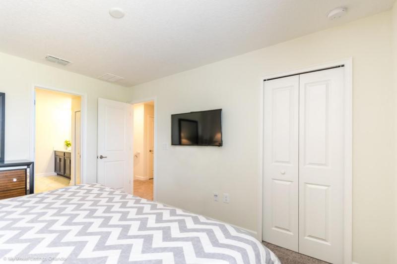 Ultimate Family Getaway Sleeps 26 Heated Pool & Entertainment - image 18