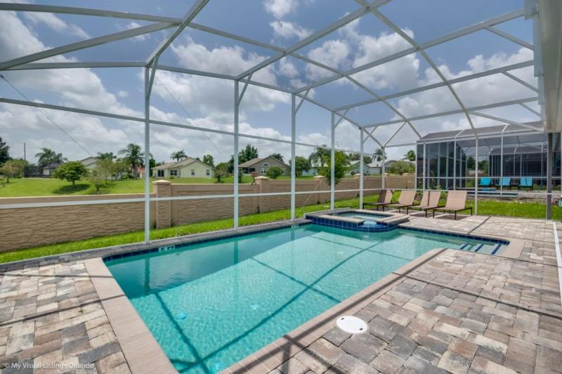 Ultimate Family Getaway Sleeps 26 Heated Pool & Entertainment - image 26