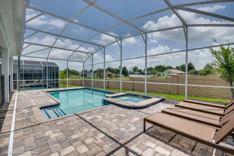 Ultimate Family Getaway Sleeps 26 Heated Pool & Entertainment - image 23
