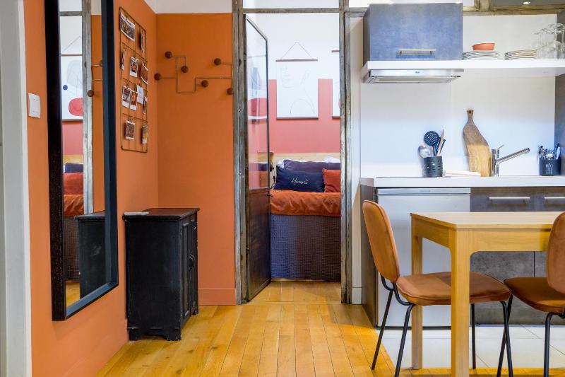 HONORÊ - Suite Terracotta with AC - image 6