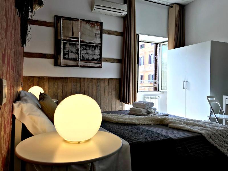 Deluxe Double Room image 4