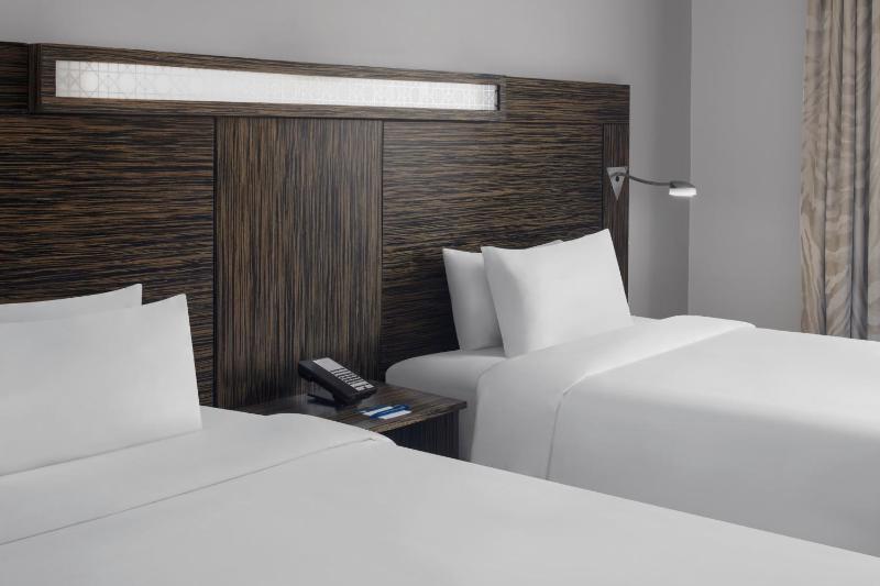 Standard Twin Room - Smoking image 4