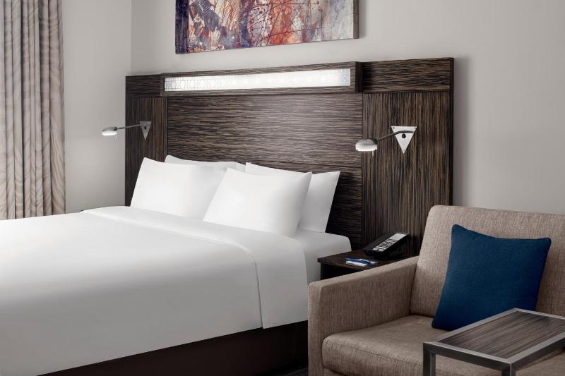 Double Room with Sofa Bed - Smoking image 3
