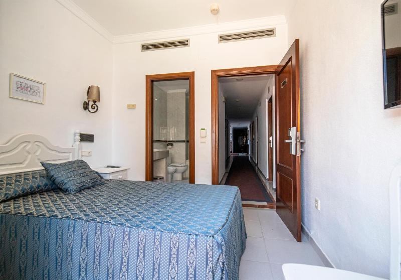 Single Room image 3