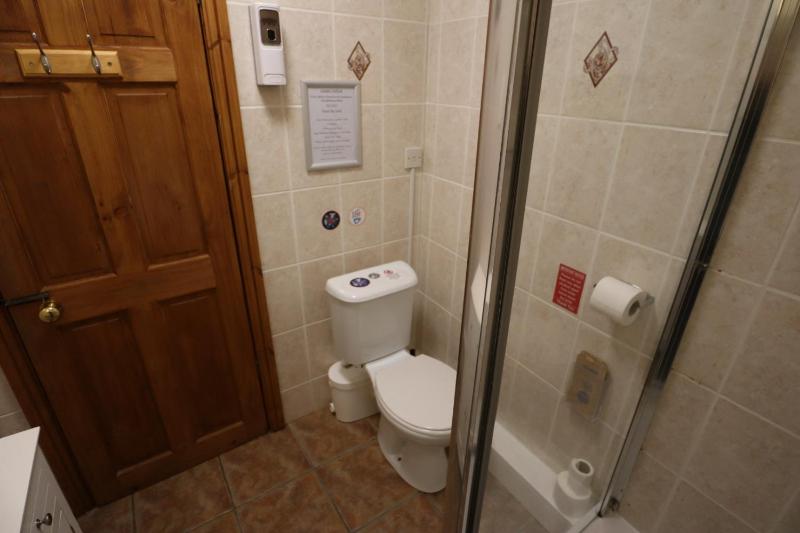 Double Room image 3