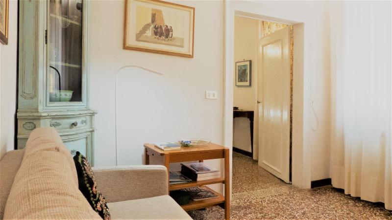 Two-Bedroom Apartment - Calle Dei Todeschini, San Polo 1225 image 2