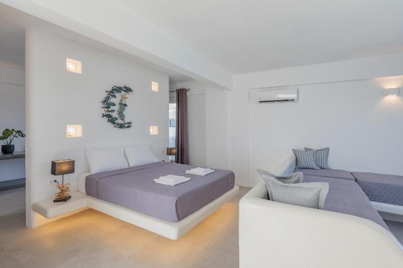 Queen Suite with Sea View image 1