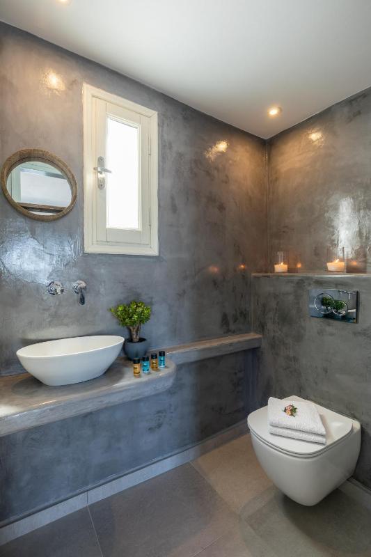 Queen Suite with Sea View image 3