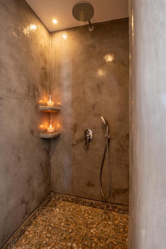 Queen Suite with Sea View image 2