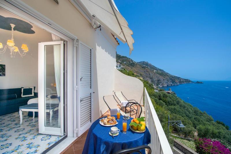 Quadruple Room with Balcony and Sea View image 2