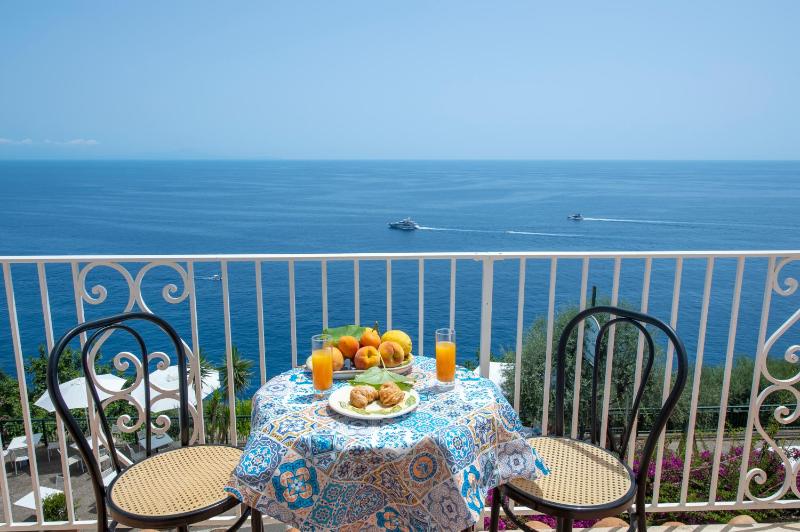 Standard Double Room with Balcony and Sea View image 3