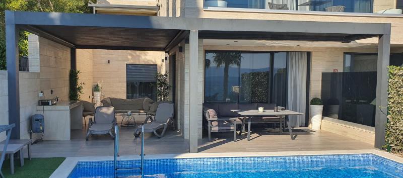 BEACH FRONT VILLA FRAN - DELUXE SUITE with private pool - image 12