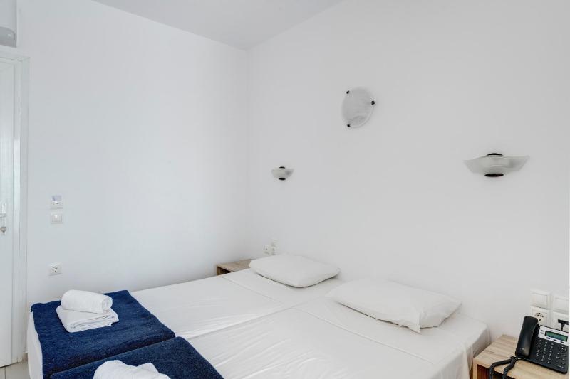Small Twin Room  image 4
