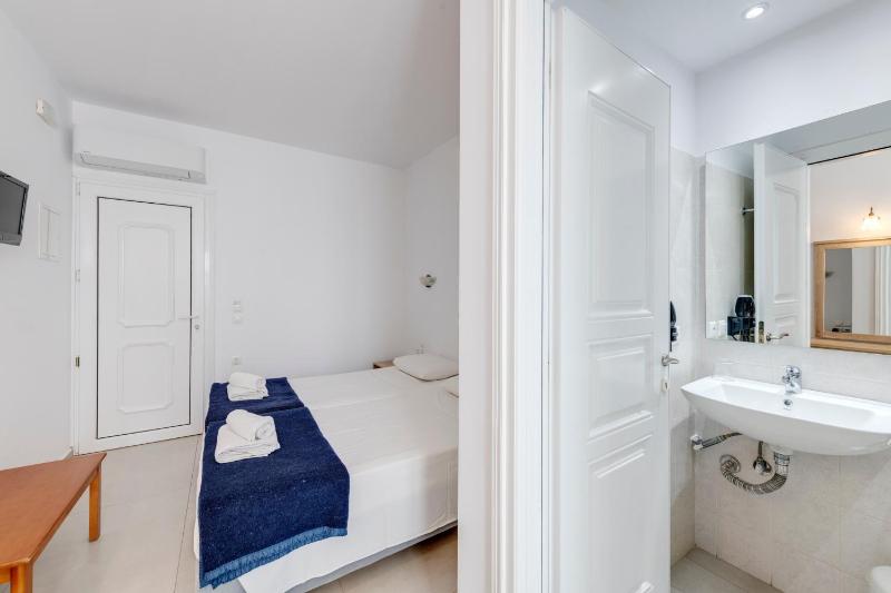 Small Twin Room  image 3
