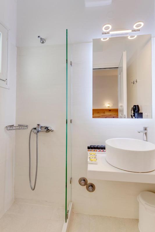 Classic Triple Room image 3