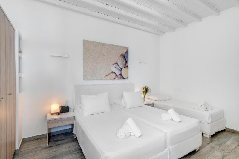 Classic Triple Room image 4