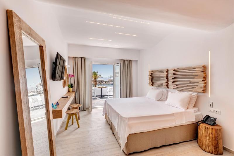 Deluxe Double or Twin Room with Sea View image 1