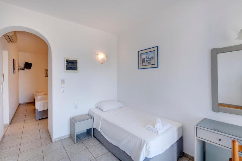 Quadruple Room image 4