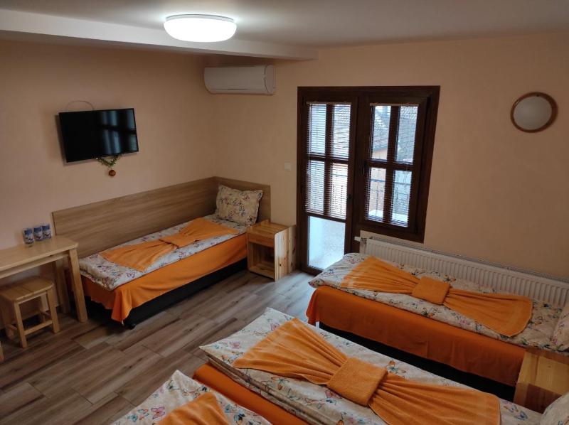 Classic Quadruple Room image 1
