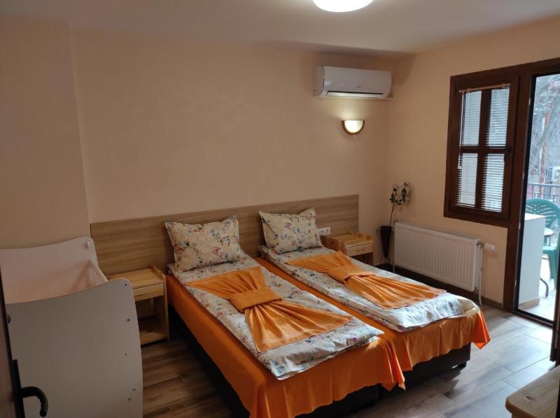 Deluxe Double or Twin Room image 2
