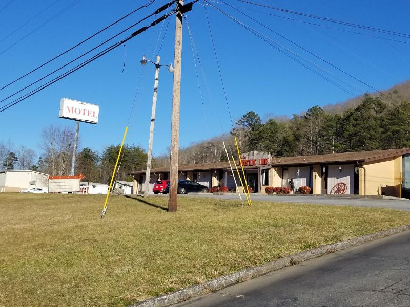 Blue Sky Inn- Complimentary Happy Hour Th-Sun Veteran owned Full Breakfast Best green space 1 mile from Blue Ridge Fire Pit - image 12