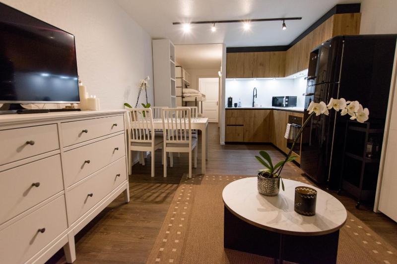 Apartment with Balcony and Mountain View image 1