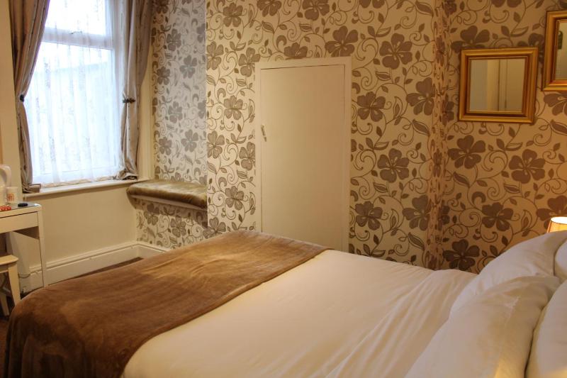 Standard Double Room - First Floor image 3