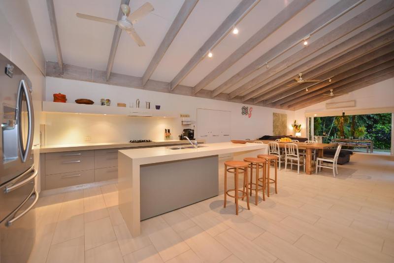 Pavilions in the Palms Heated Pool Short Path To Beach Five Bedrooms Sleeps 14 - image 43