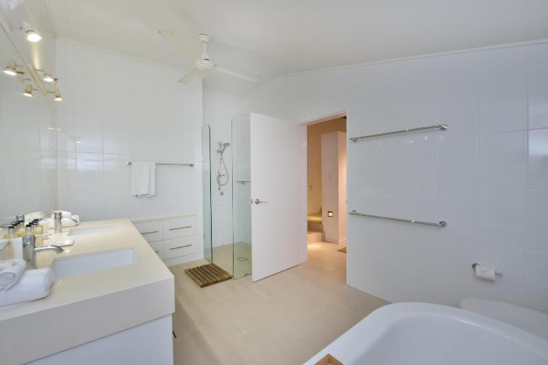 Pavilions in the Palms Heated Pool Short Path To Beach Five Bedrooms Sleeps 14 - image 3
