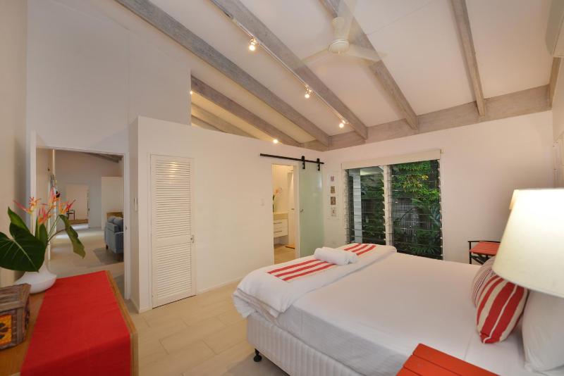 Pavilions in the Palms Heated Pool Short Path To Beach Five Bedrooms Sleeps 14 - image 35