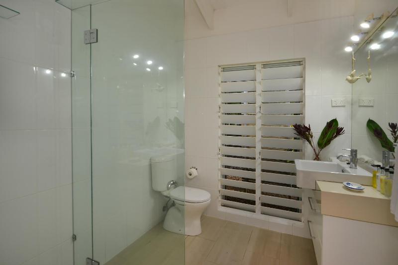 Pavilions in the Palms Heated Pool Short Path To Beach Five Bedrooms Sleeps 14 - image 10