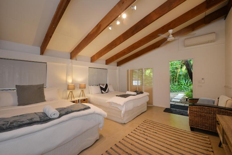 Pavilions in the Palms Heated Pool Short Path To Beach Five Bedrooms Sleeps 14 - image 30