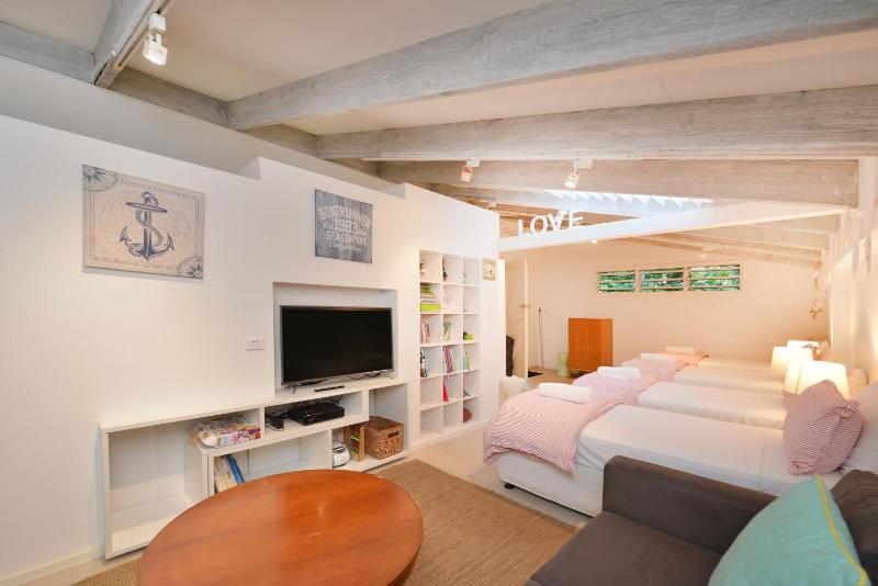 Pavilions in the Palms Heated Pool Short Path To Beach Five Bedrooms Sleeps 14 - image 8