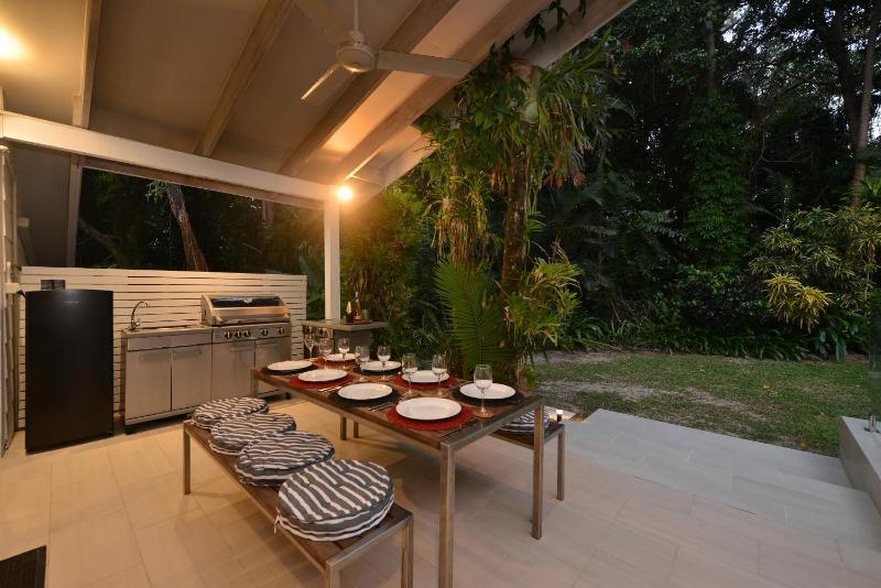 Pavilions in the Palms Heated Pool Short Path To Beach Five Bedrooms Sleeps 14 - image 36
