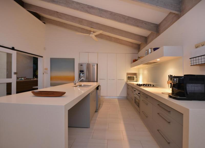 Pavilions in the Palms Heated Pool Short Path To Beach Five Bedrooms Sleeps 14 - image 23