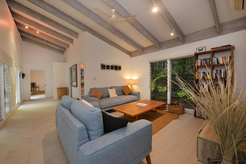 Pavilions in the Palms Heated Pool Short Path To Beach Five Bedrooms Sleeps 14 - image 9