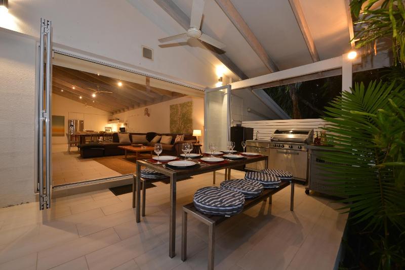 Pavilions in the Palms Heated Pool Short Path To Beach Five Bedrooms Sleeps 14 - image 49