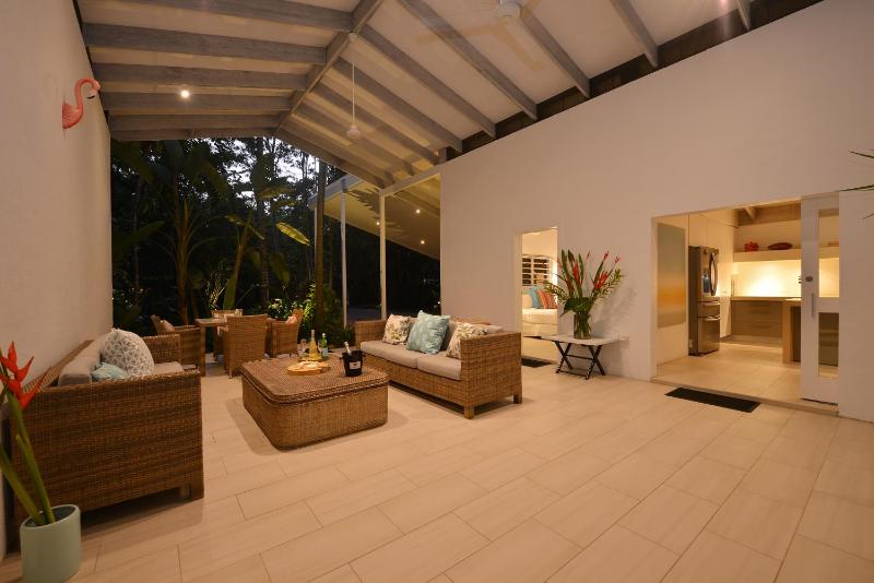 Pavilions in the Palms Heated Pool Short Path To Beach Five Bedrooms Sleeps 14 - image 5