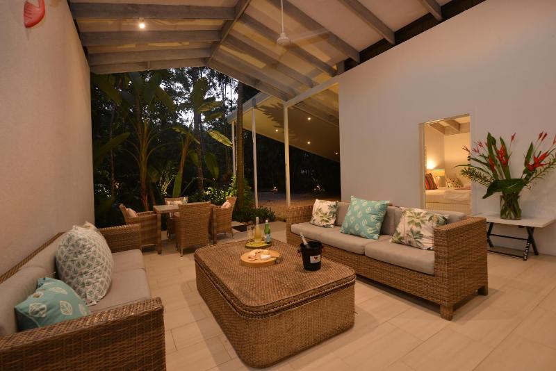 Pavilions in the Palms Heated Pool Short Path To Beach Five Bedrooms Sleeps 14 - image 14