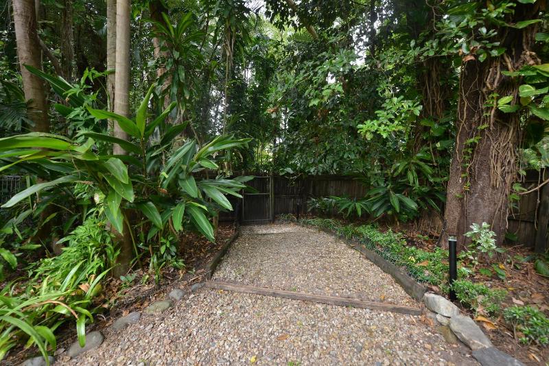 Pavilions in the Palms Heated Pool Short Path To Beach Five Bedrooms Sleeps 14 - image 39
