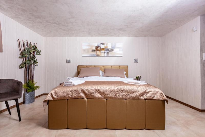Basic Triple Room image 3