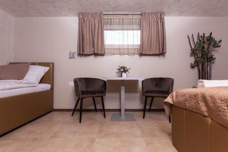 Basic Triple Room image 2