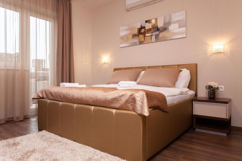 Double Room with Balcony image 4