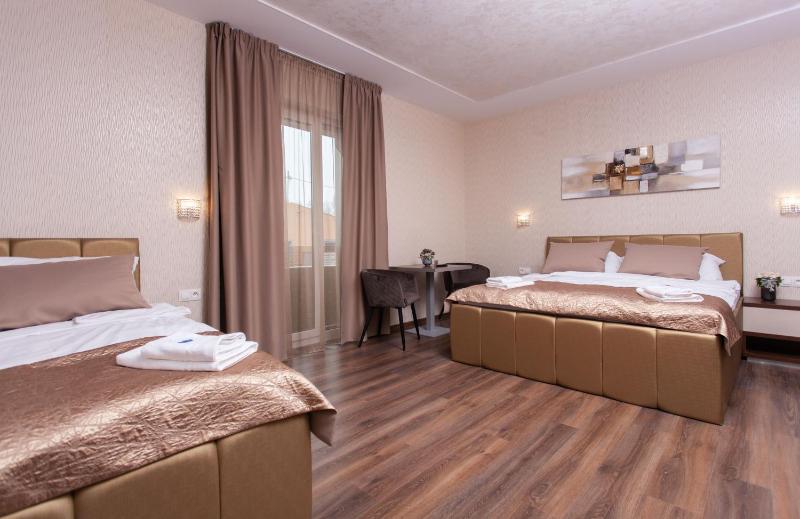 Basic Triple Room image 4