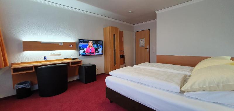 Superior Double or Twin Room with Garden View image 4