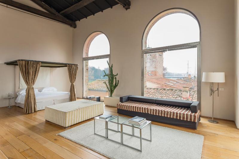 Suite image 3