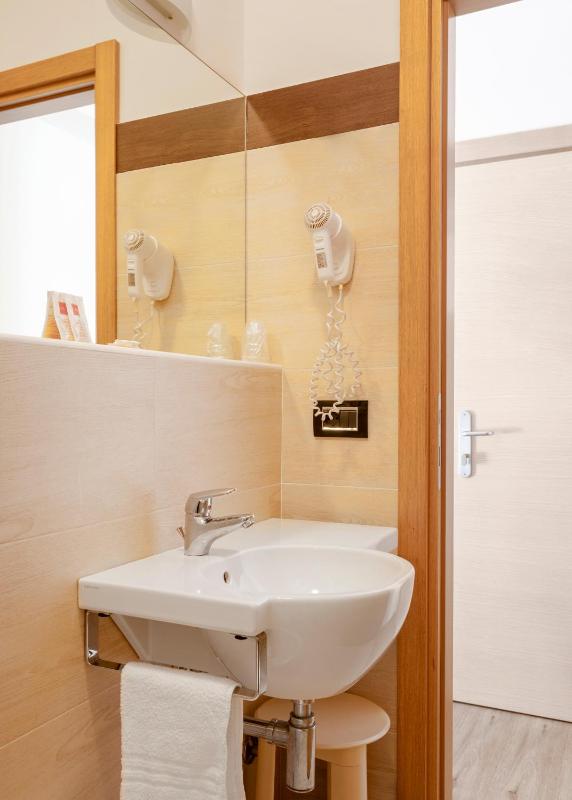 Comfort Double or Twin Room with Balcony image 2